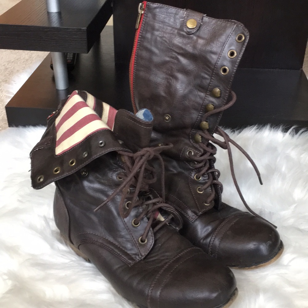 Adorable Bamboo brown combat boots!